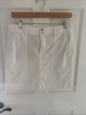 White House Black Market Cream Mini Skirt with Front Pockets